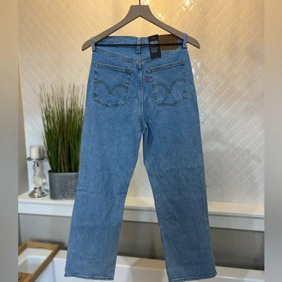 Levi’s Premium Ribcage Straight Ankle Size 28. Never worn - Picture 3 of 3